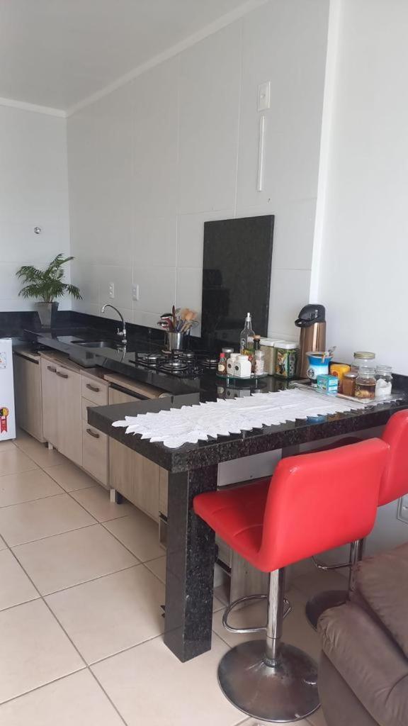 Apartamento Na Palhoca, Com Vista Para O Mar, Proximo A Mercados, Padarias E Farmacias. Buitenkant foto